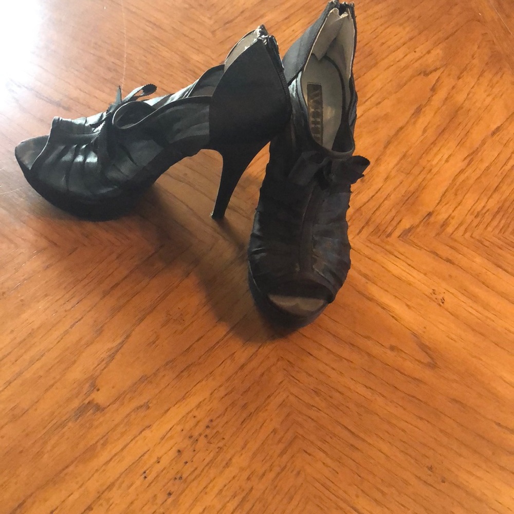 Used vera wang heels size 7.5